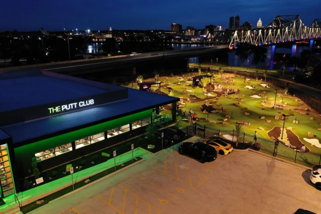 The weekend is finally HERE! Kick it off tonight from 6-9pm at the Putt Club in East Peoria!🇱🇧⛳️ we can’t wait to see everyone🎉